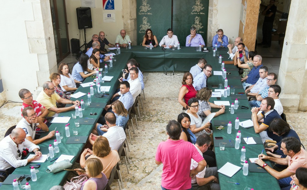 Reunión alcaldes Vall d'Albaida foto_Abulaila (5) (1)